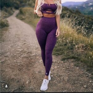 Bombshell Sportswear Voluptuous Leggings in Purple Passion